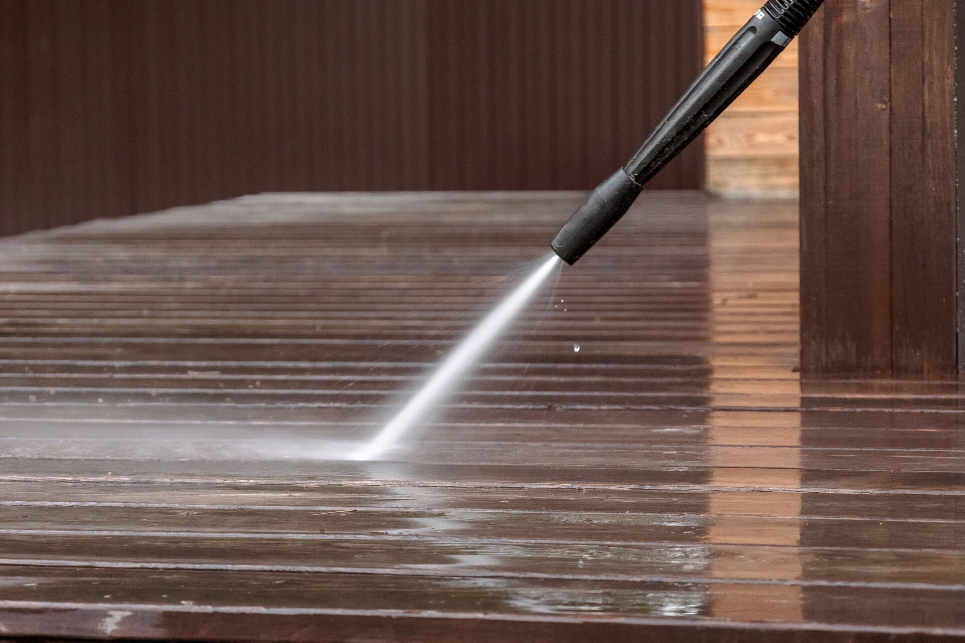 Local Maintenance Services providing pressure washing for homes