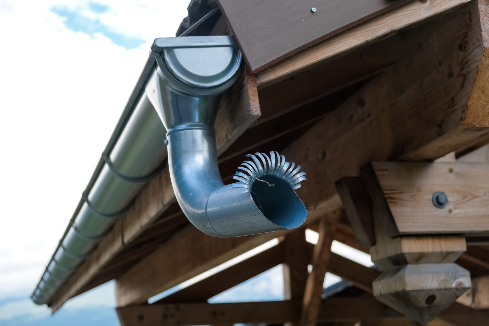 Reliable gutter cleaning and downpipe repair near me