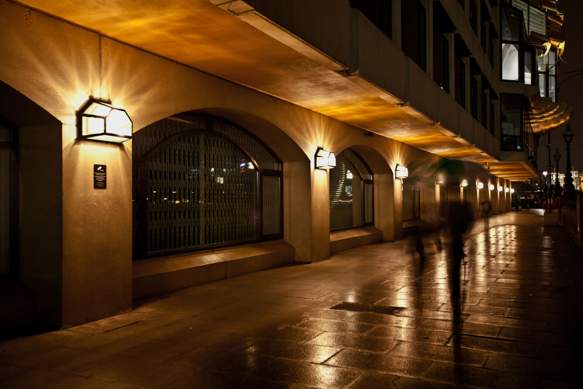 Commercial exterior lighting inspection and repair service
